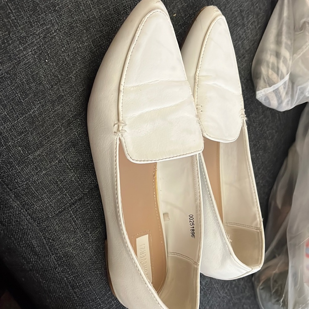 White pointy tail flats